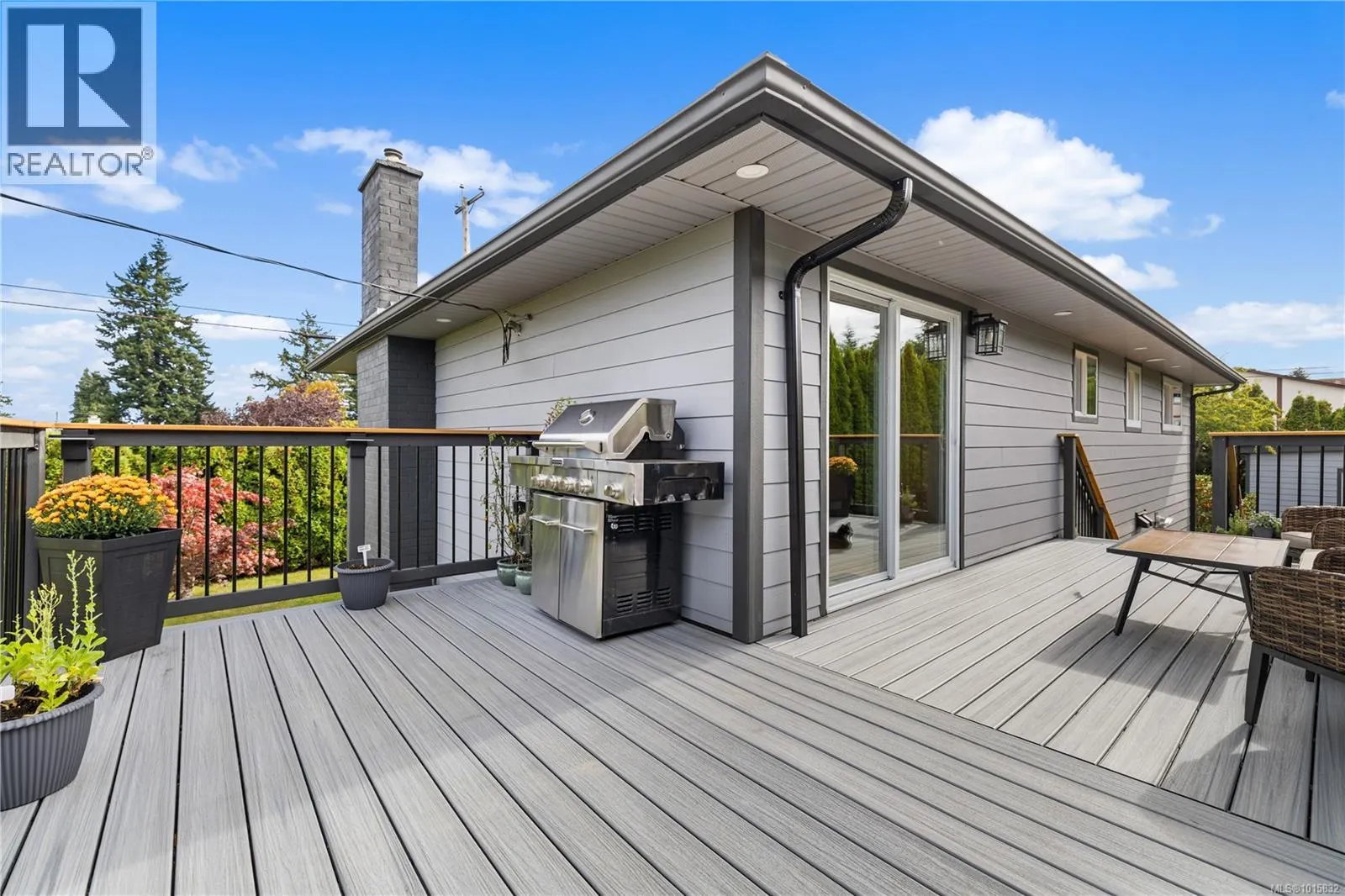 506 Charles Pl