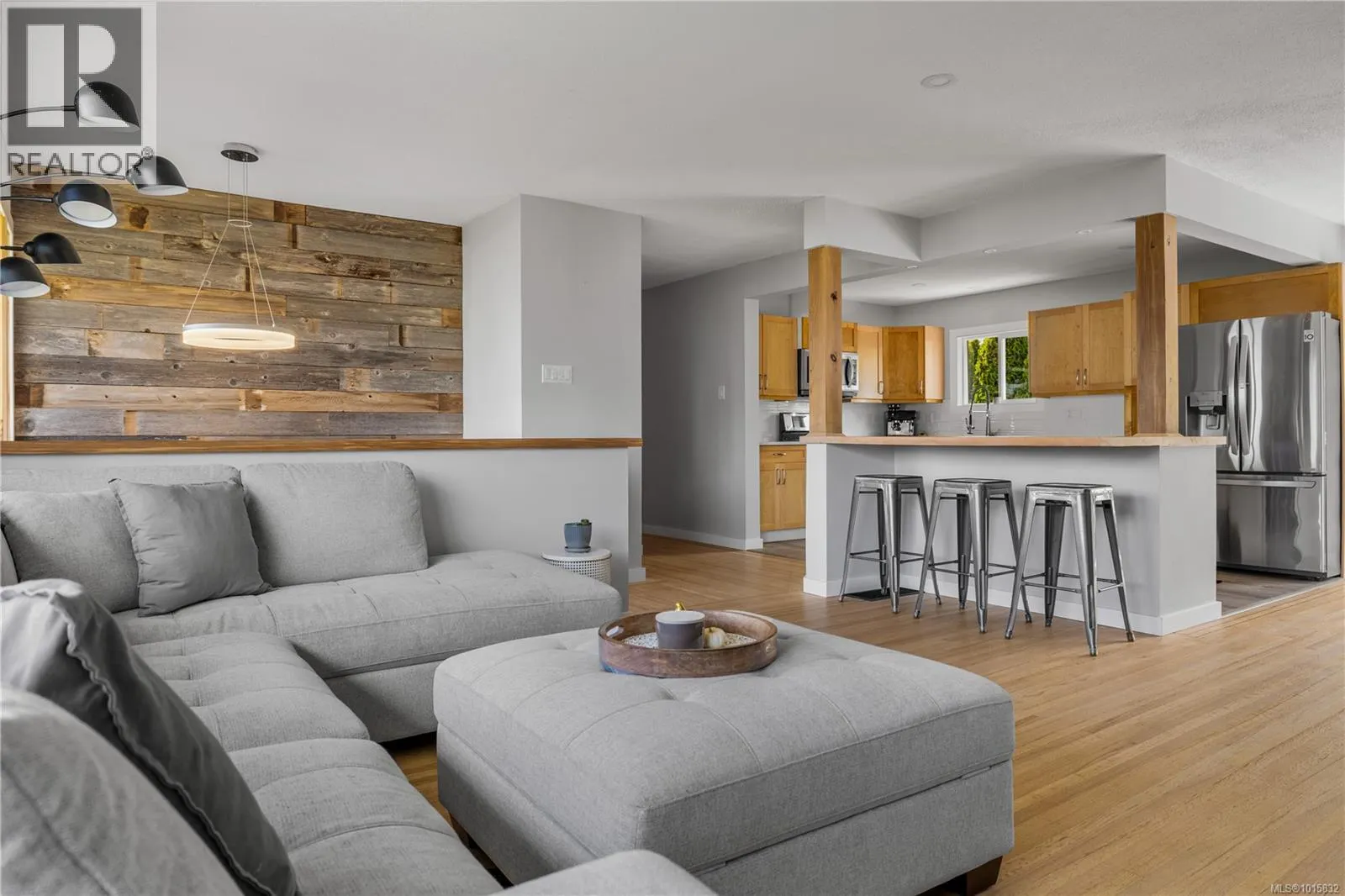 506 Charles Pl
