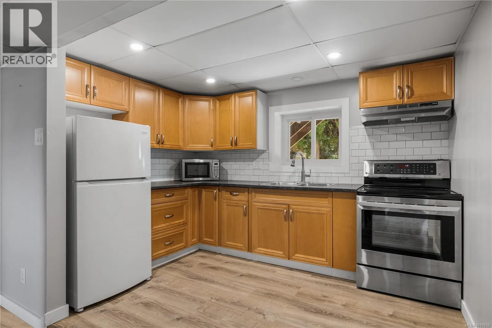 506 Charles Pl