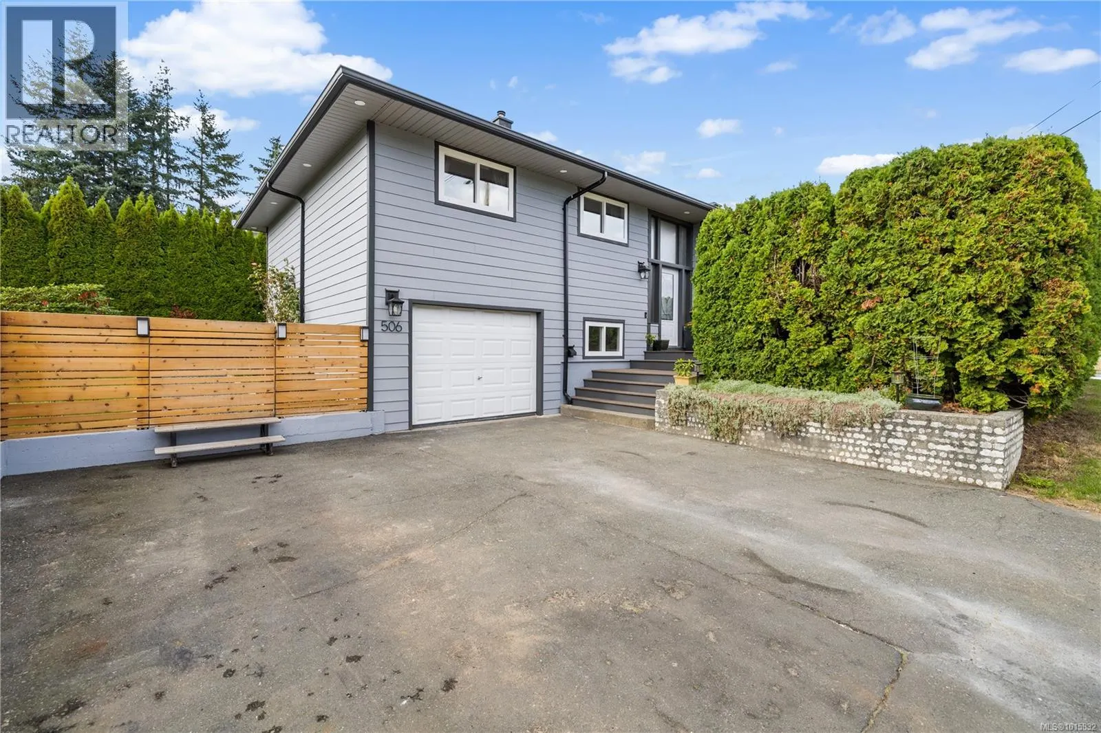 506 Charles Pl