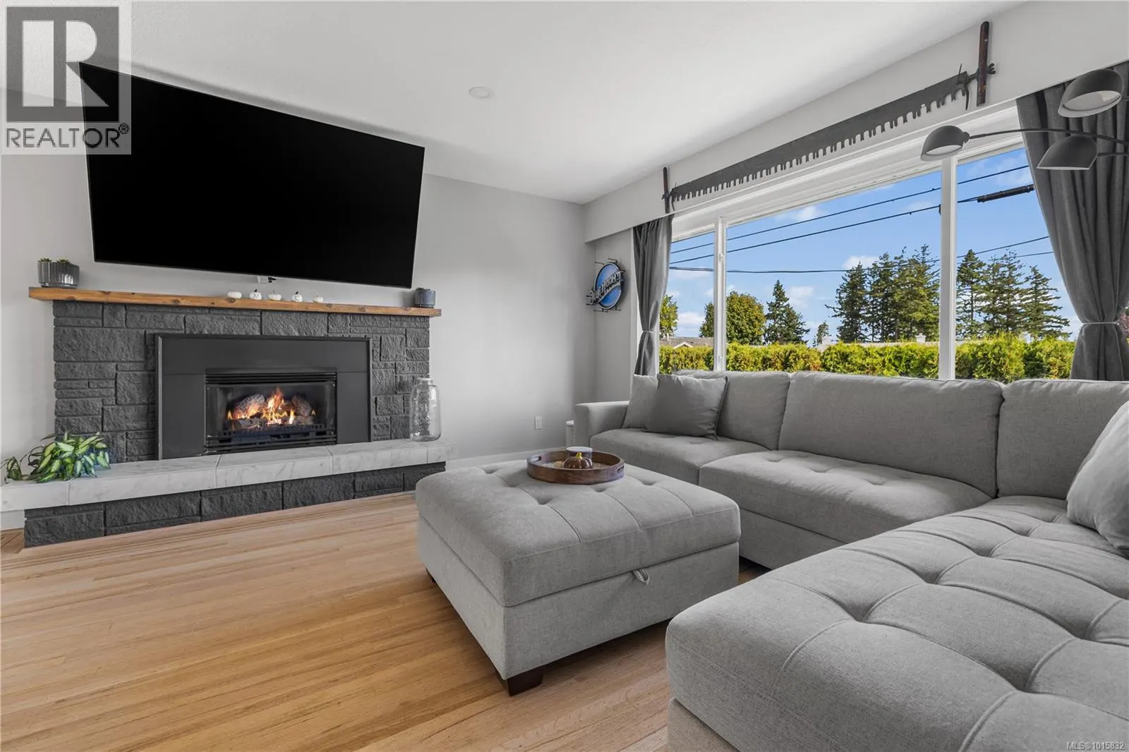 506 Charles Pl