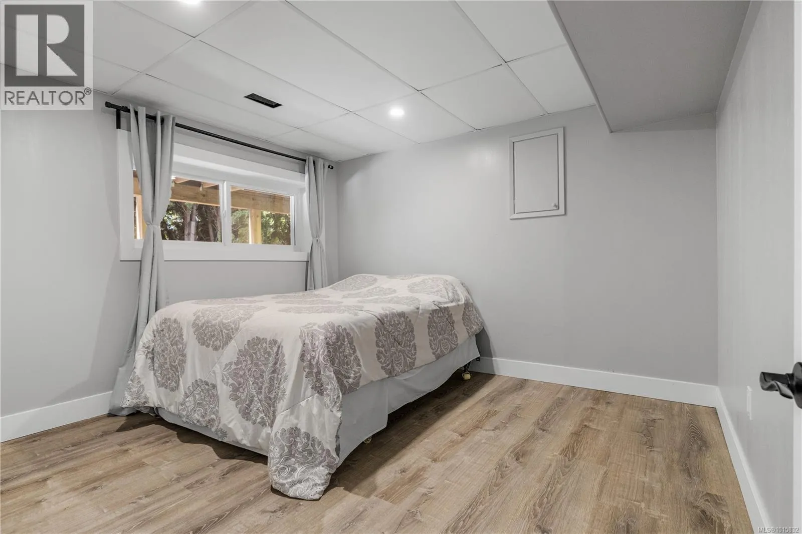 506 Charles Pl