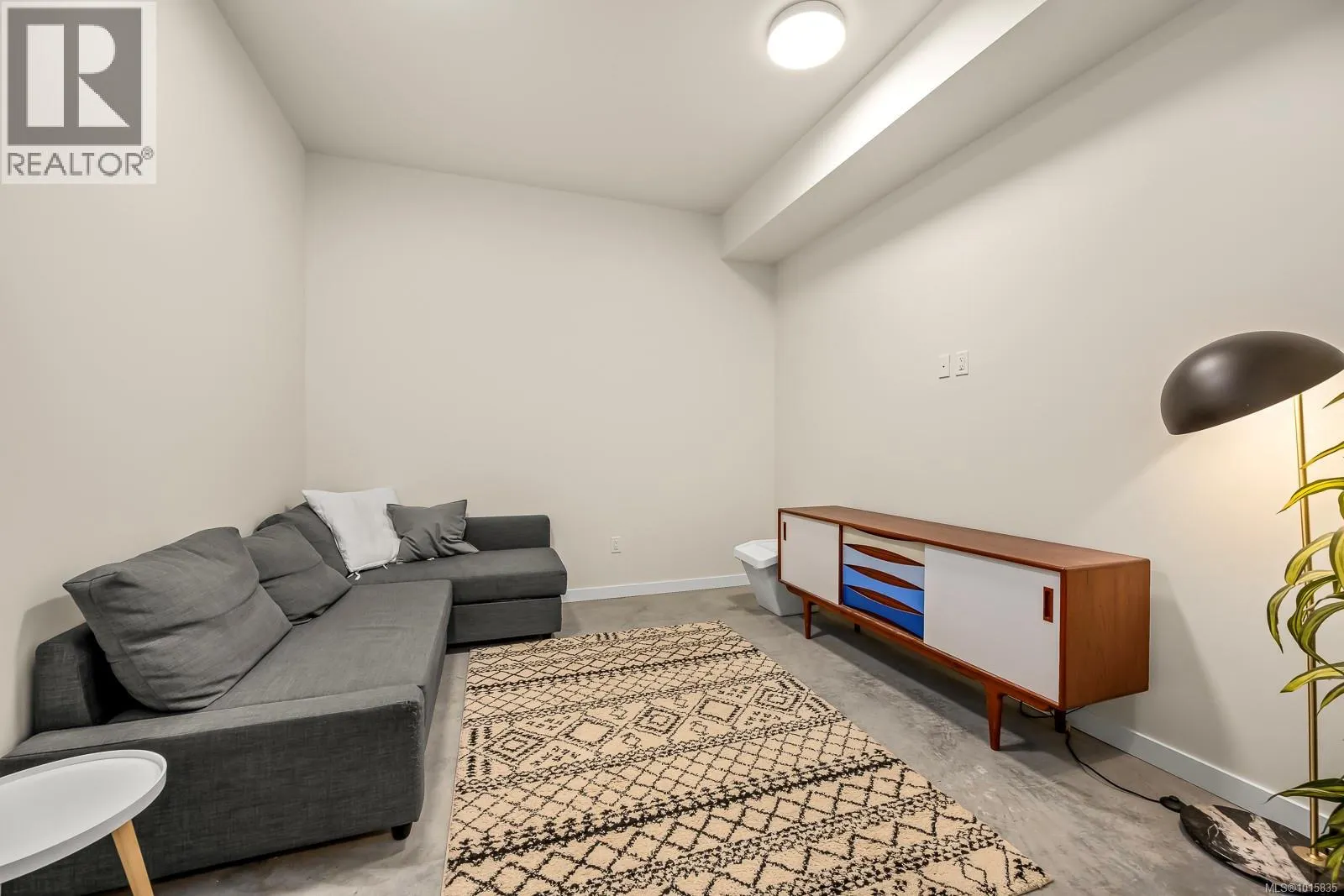860 Cruikshank Ridge