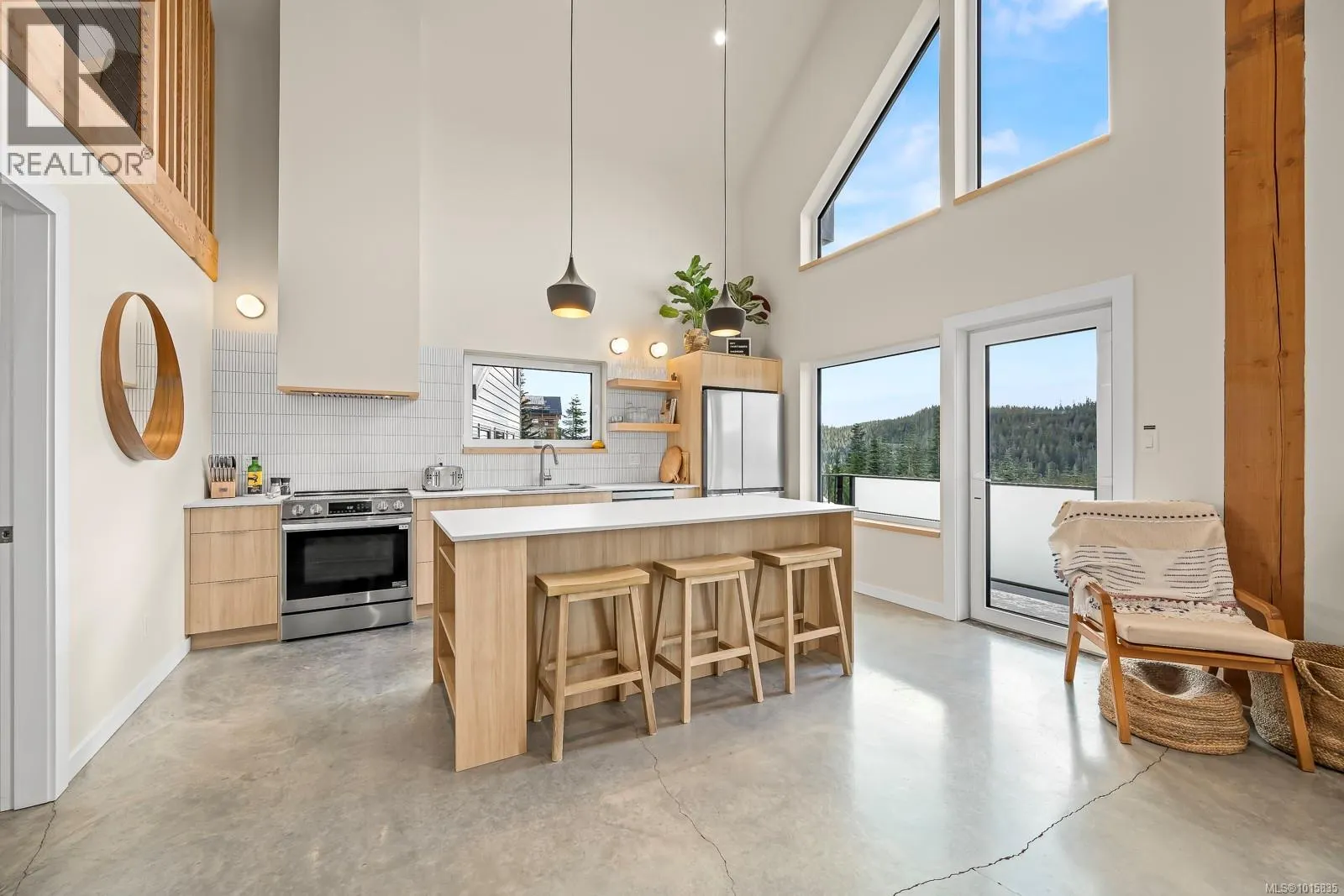 860 Cruikshank Ridge