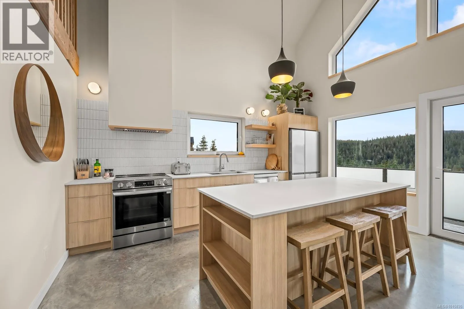 860 Cruikshank Ridge