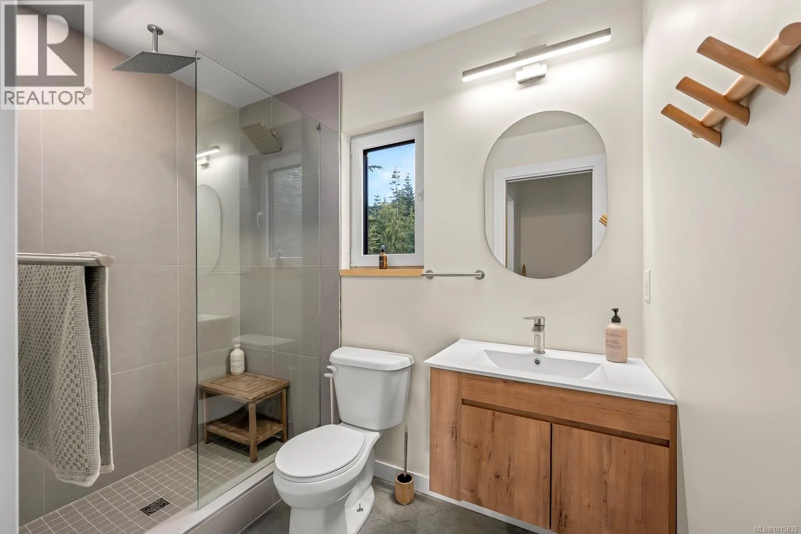 860 Cruikshank Ridge