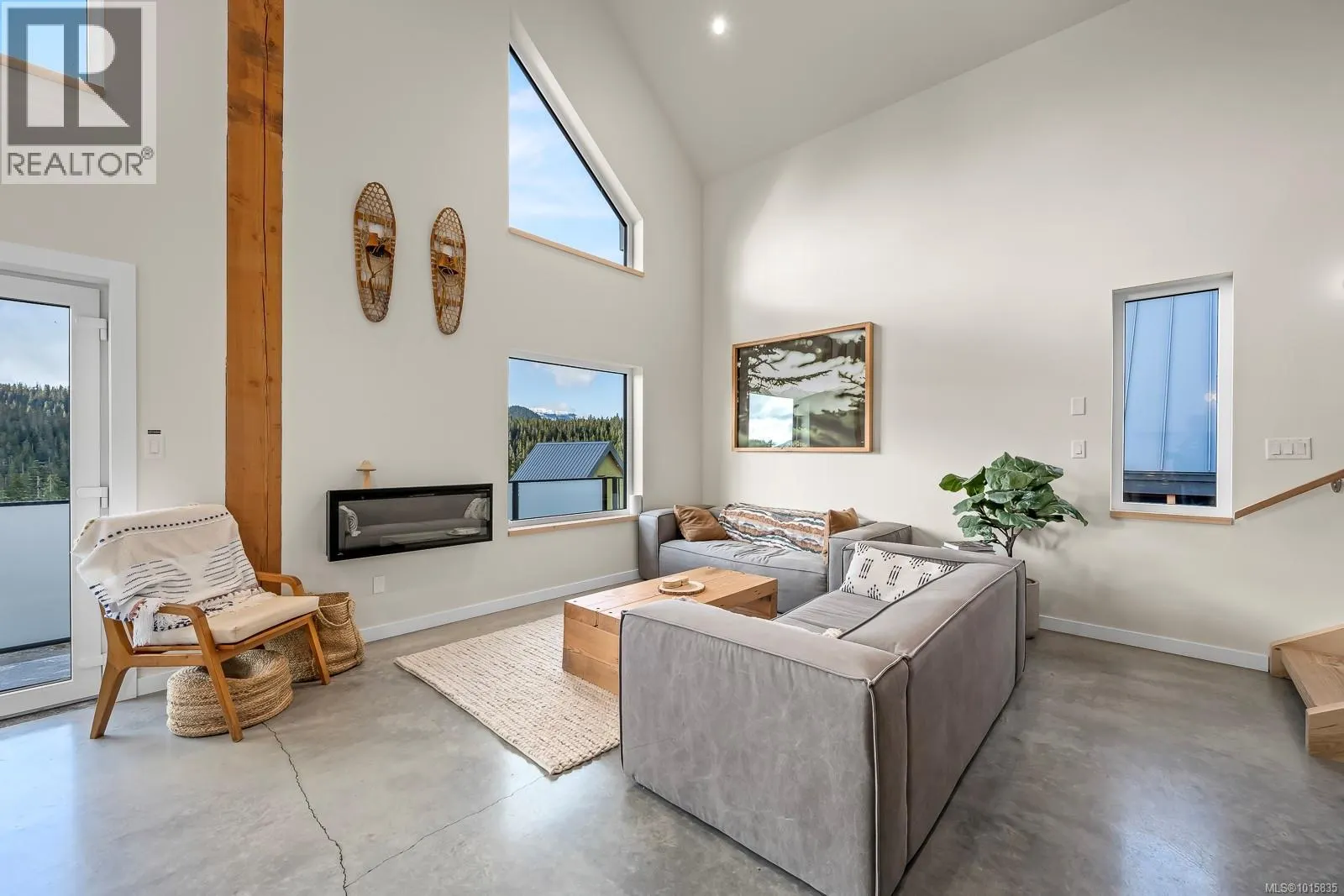 860 Cruikshank Ridge