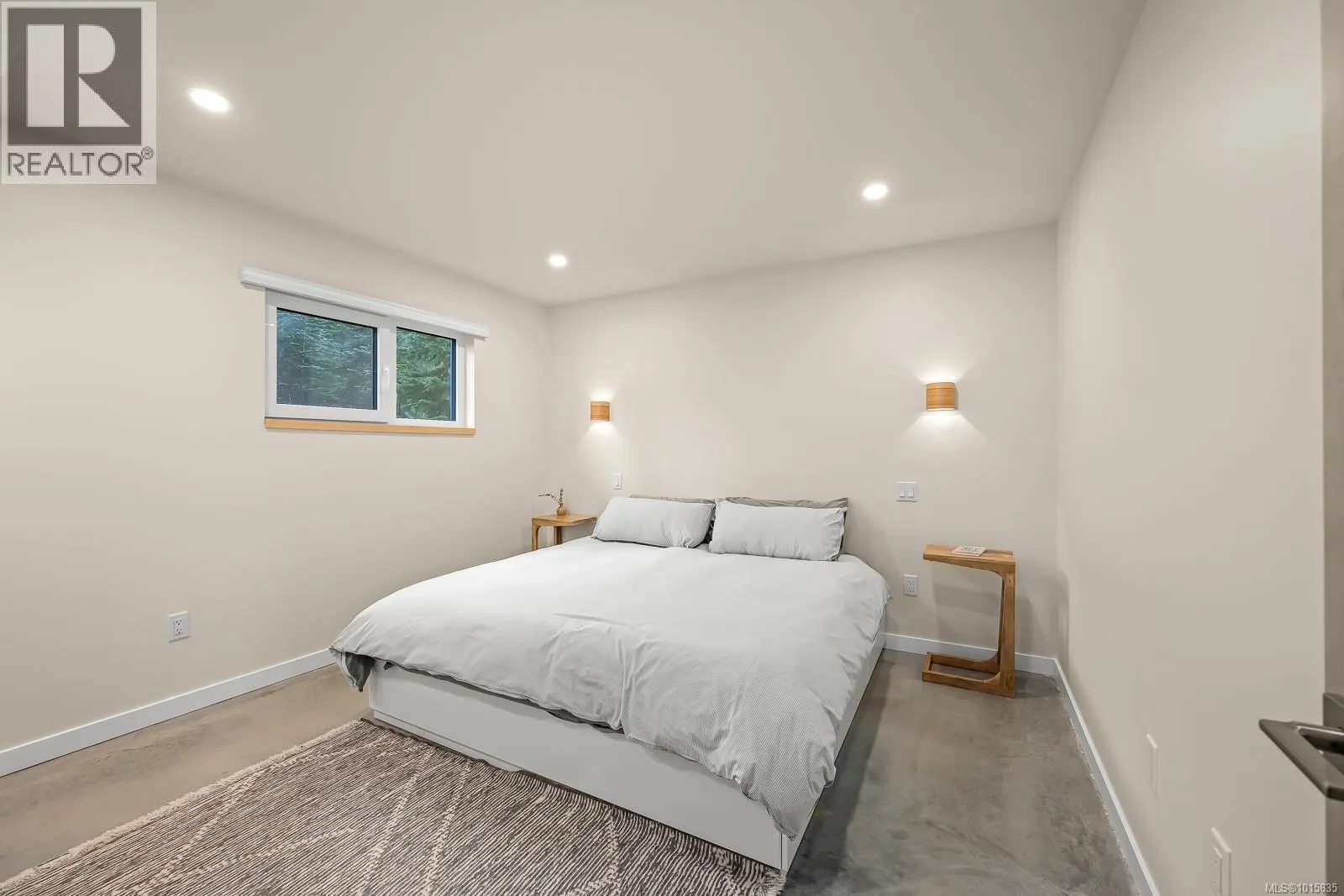 860 Cruikshank Ridge