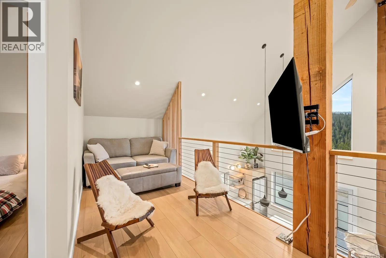 860 Cruikshank Ridge
