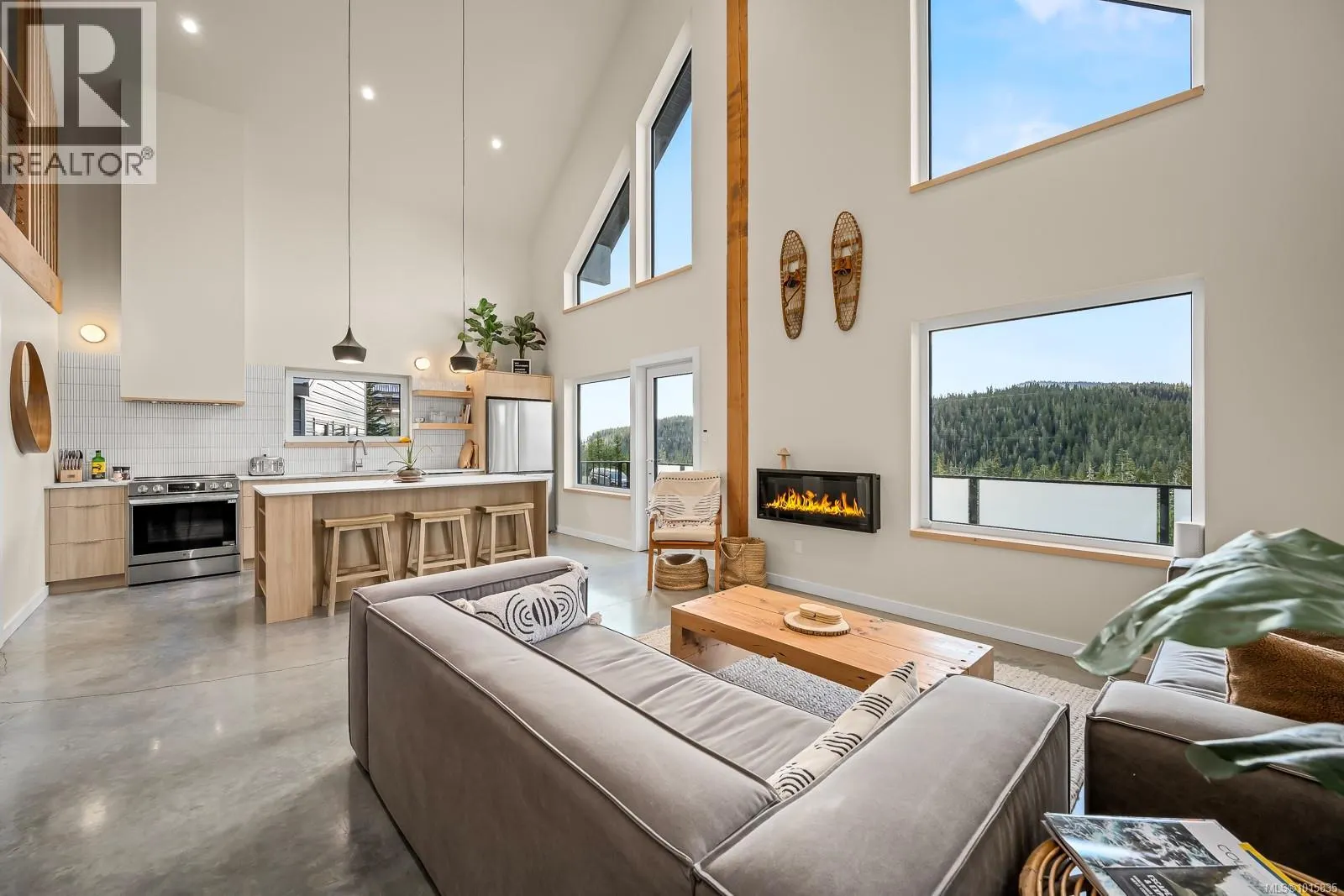 860 Cruikshank Ridge