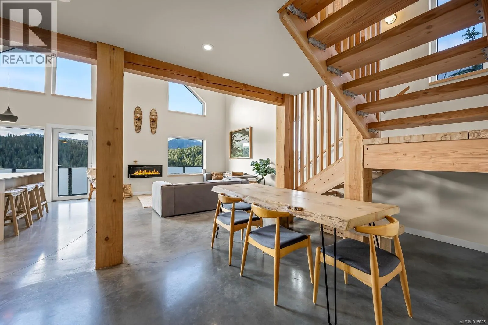 860 Cruikshank Ridge