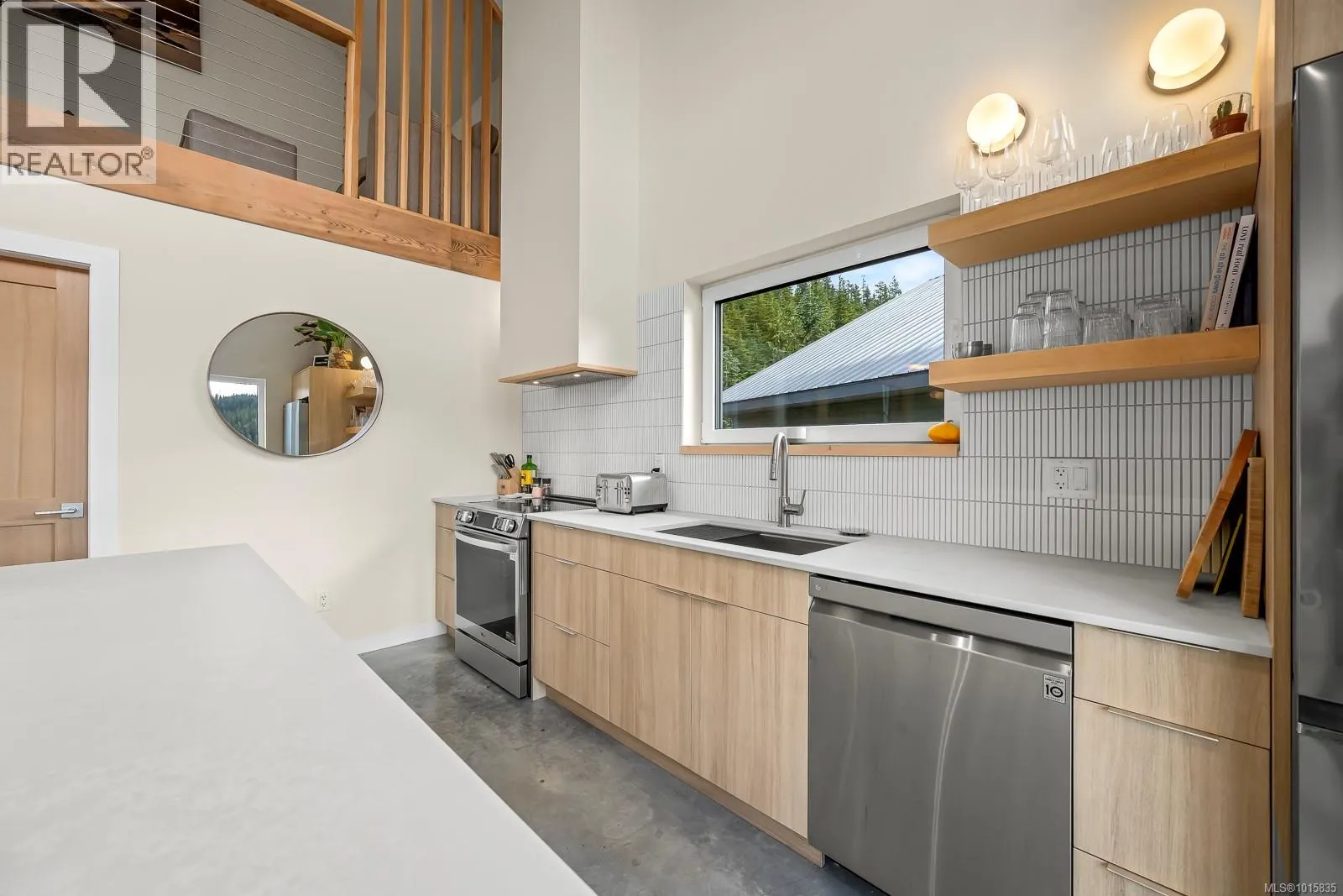 860 Cruikshank Ridge