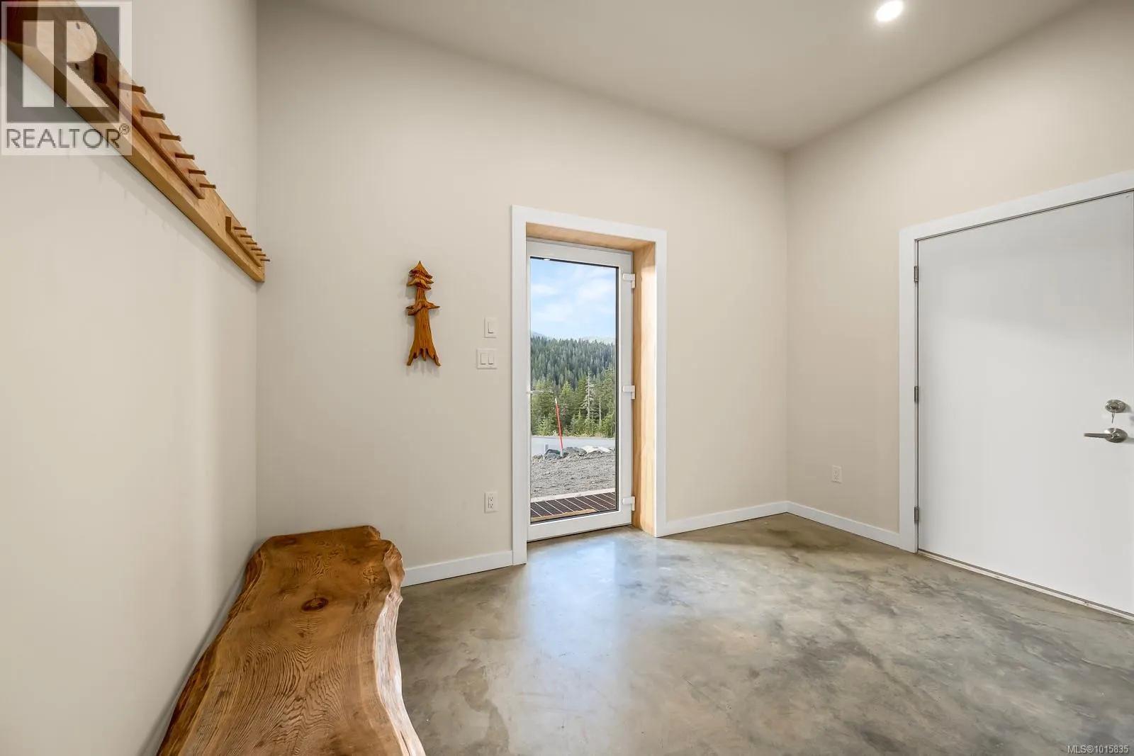 860 Cruikshank Ridge