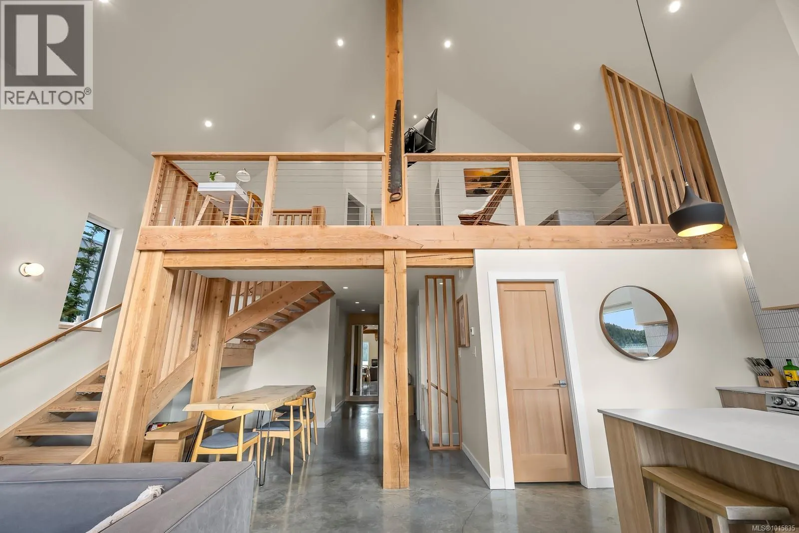 860 Cruikshank Ridge