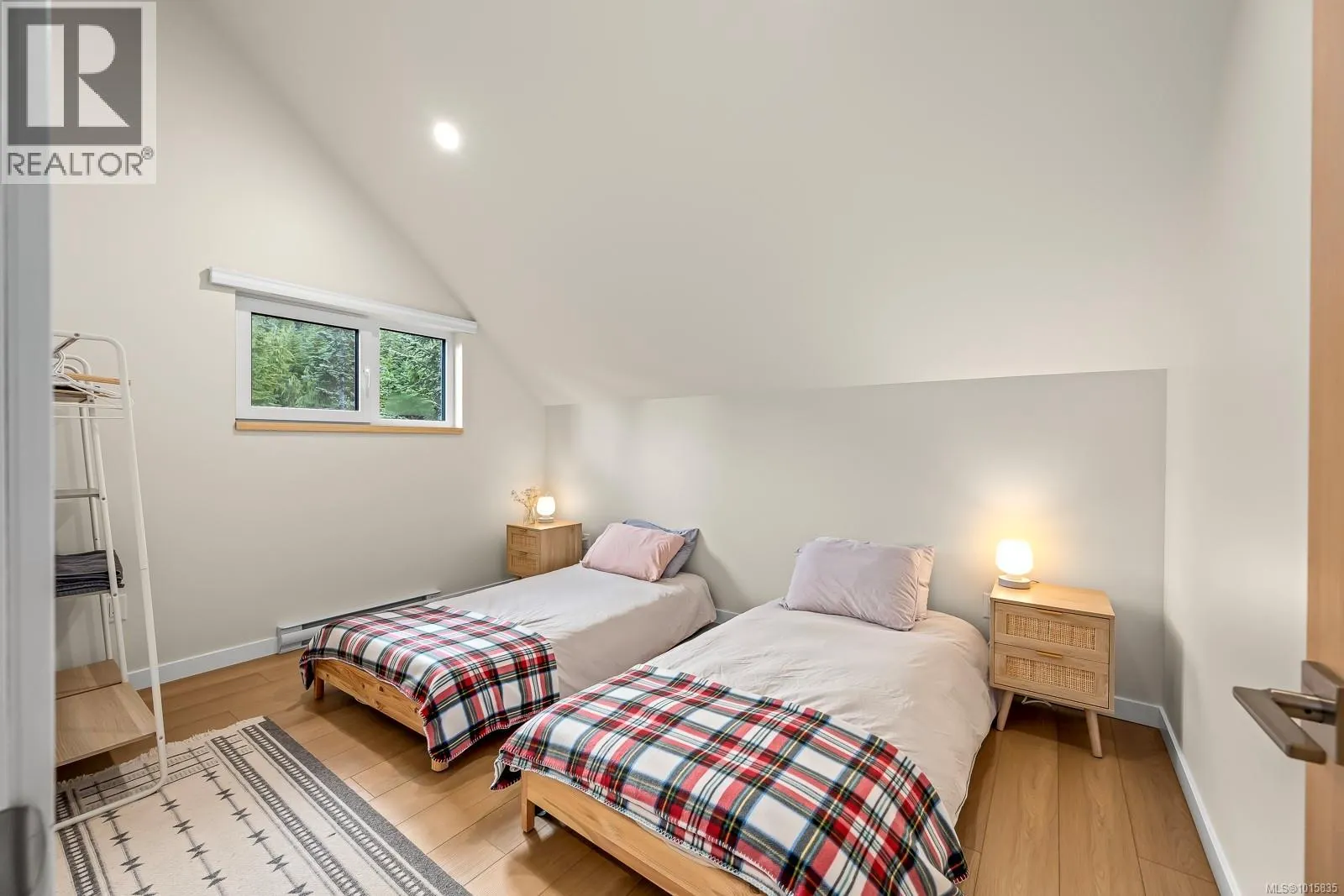 860 Cruikshank Ridge