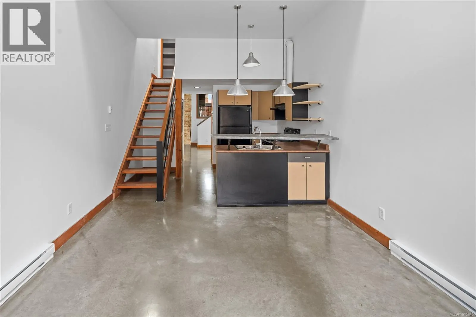 203 588 Pandora Ave