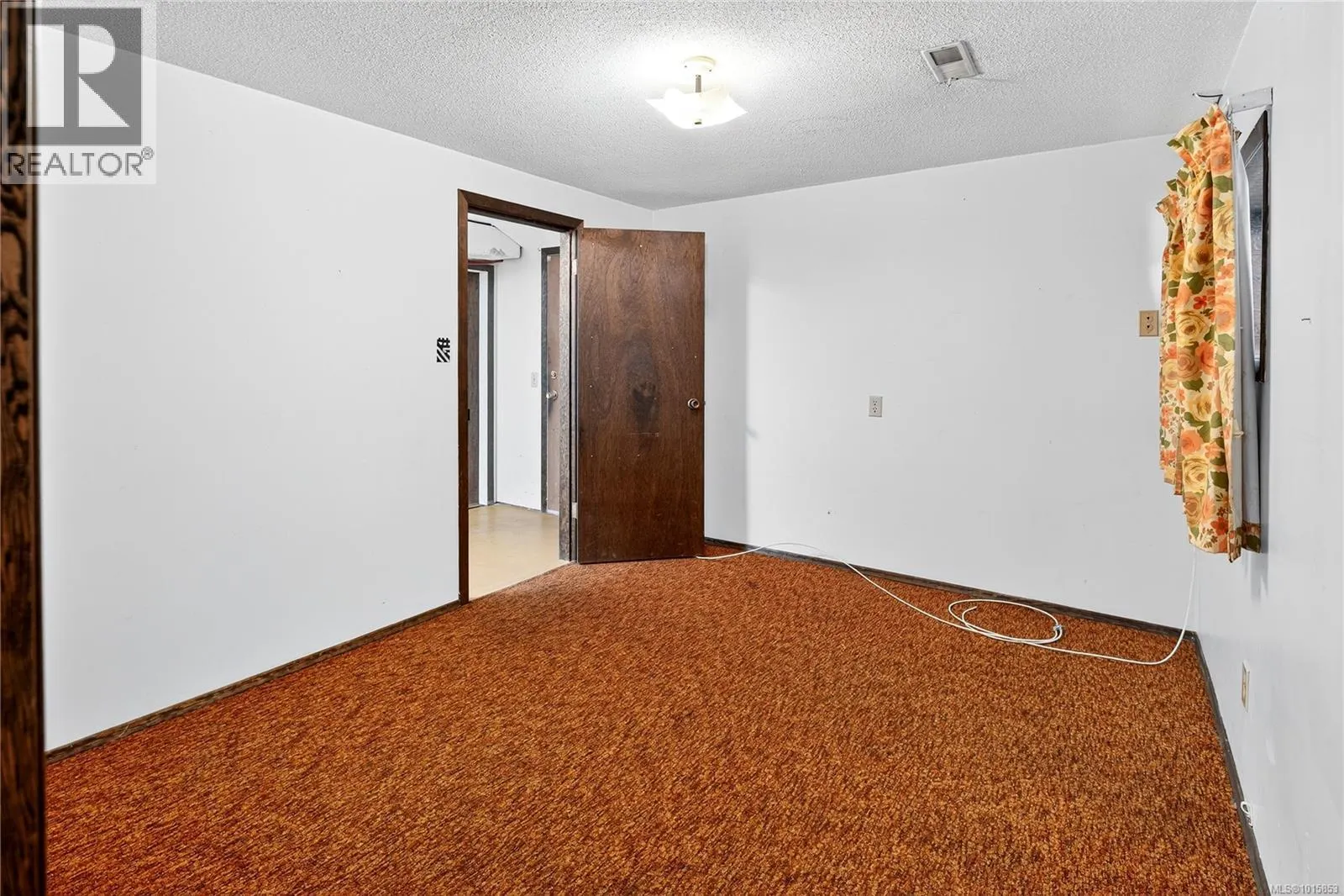 1835 Dunnett Cres