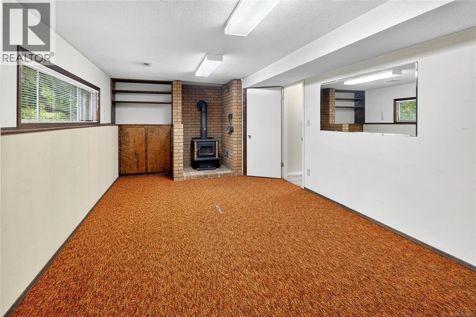 1835 Dunnett Cres