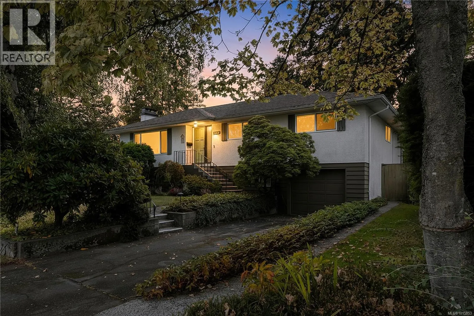 1835 Dunnett Cres
