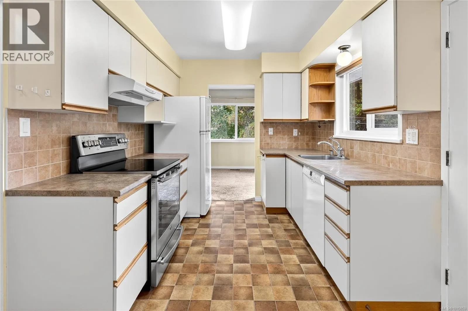 1835 Dunnett Cres