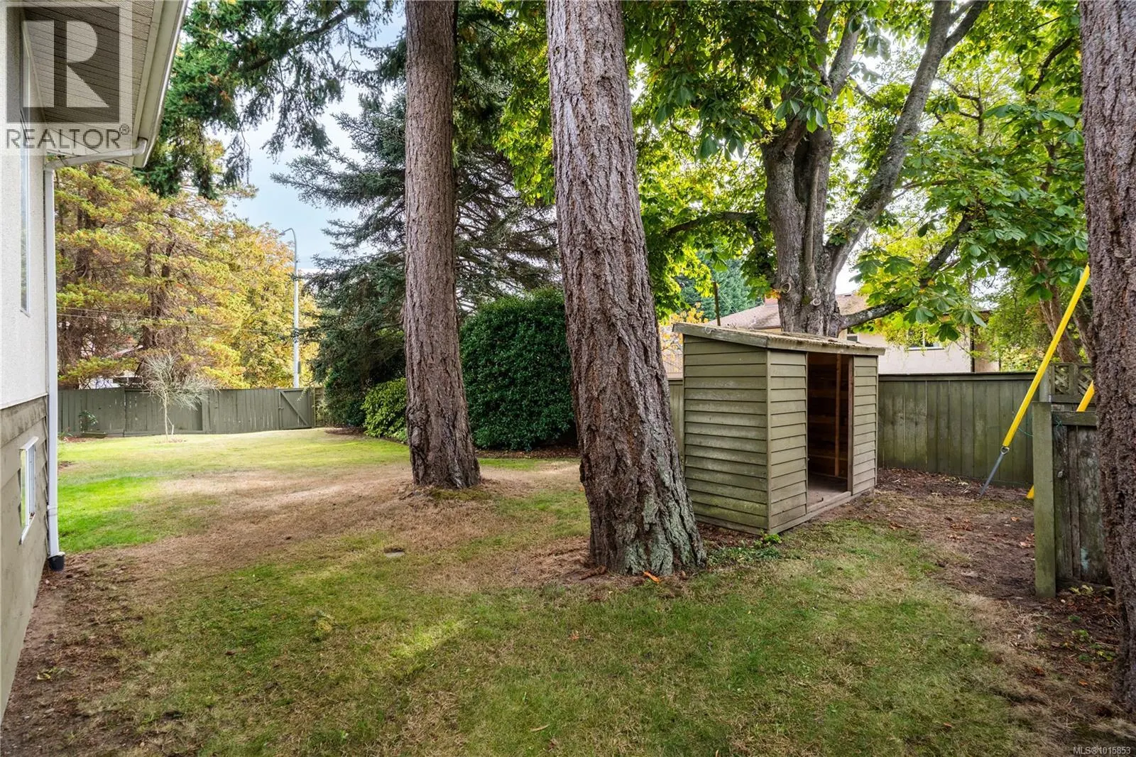 1835 Dunnett Cres