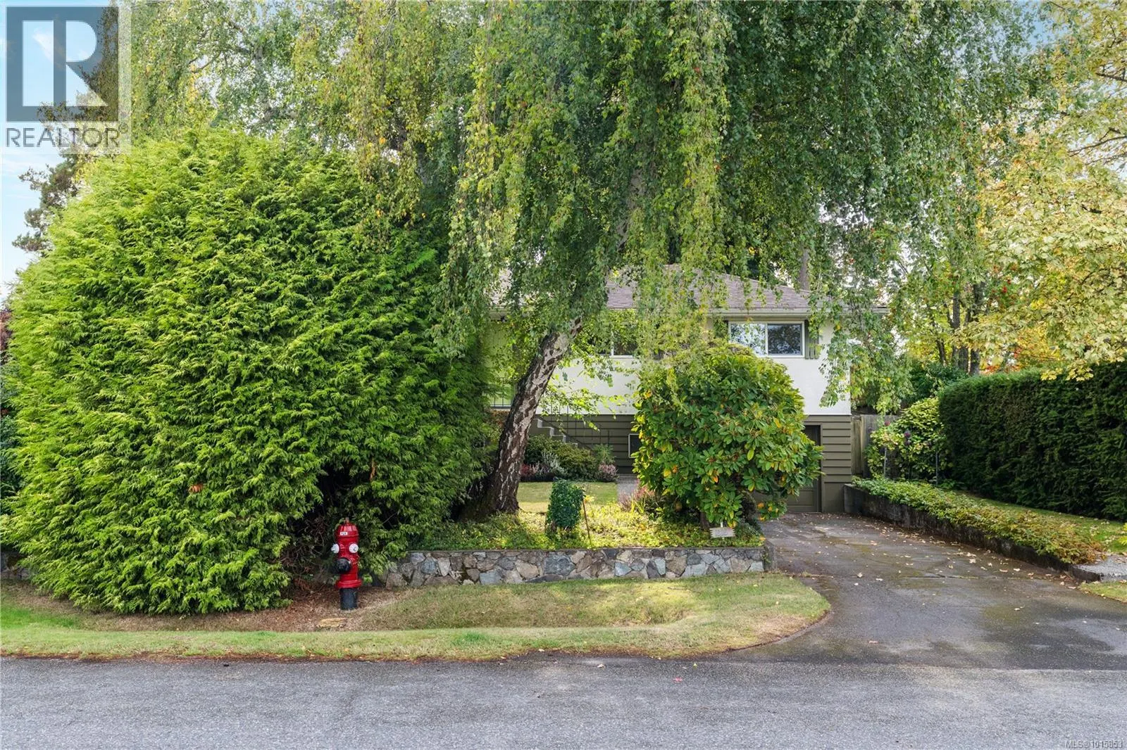 1835 Dunnett Cres