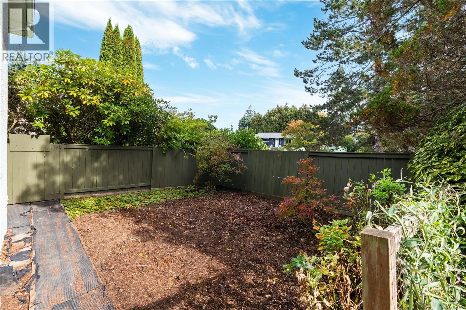 1835 Dunnett Cres