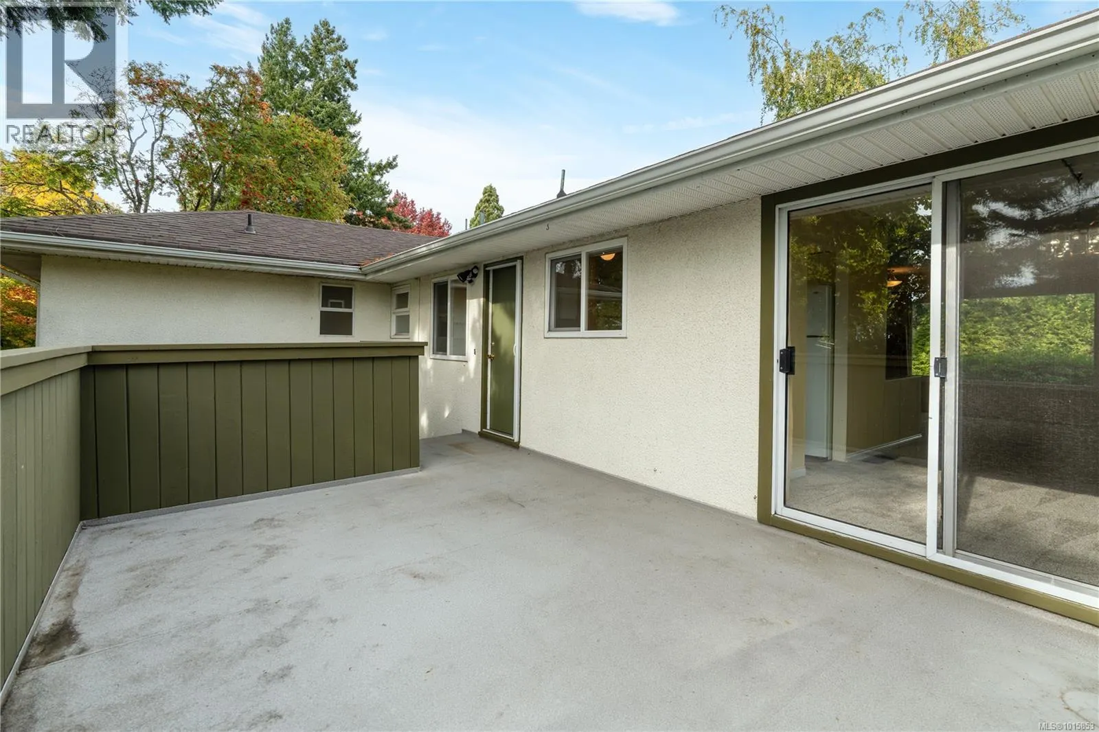 1835 Dunnett Cres