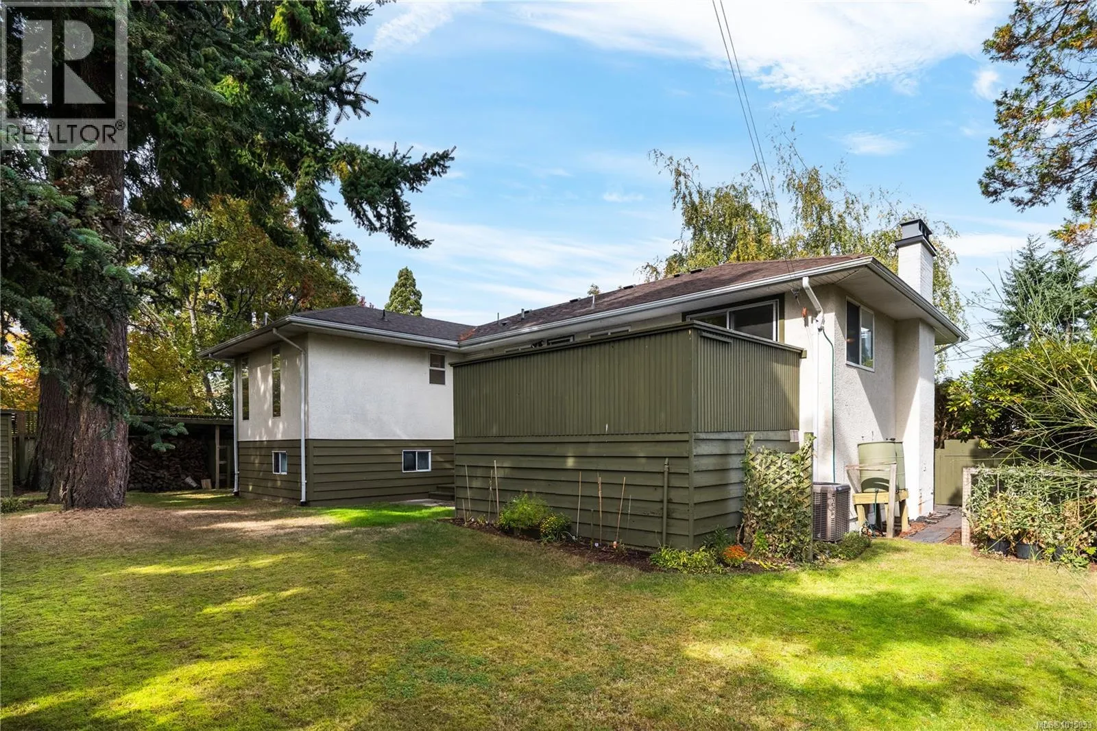 1835 Dunnett Cres