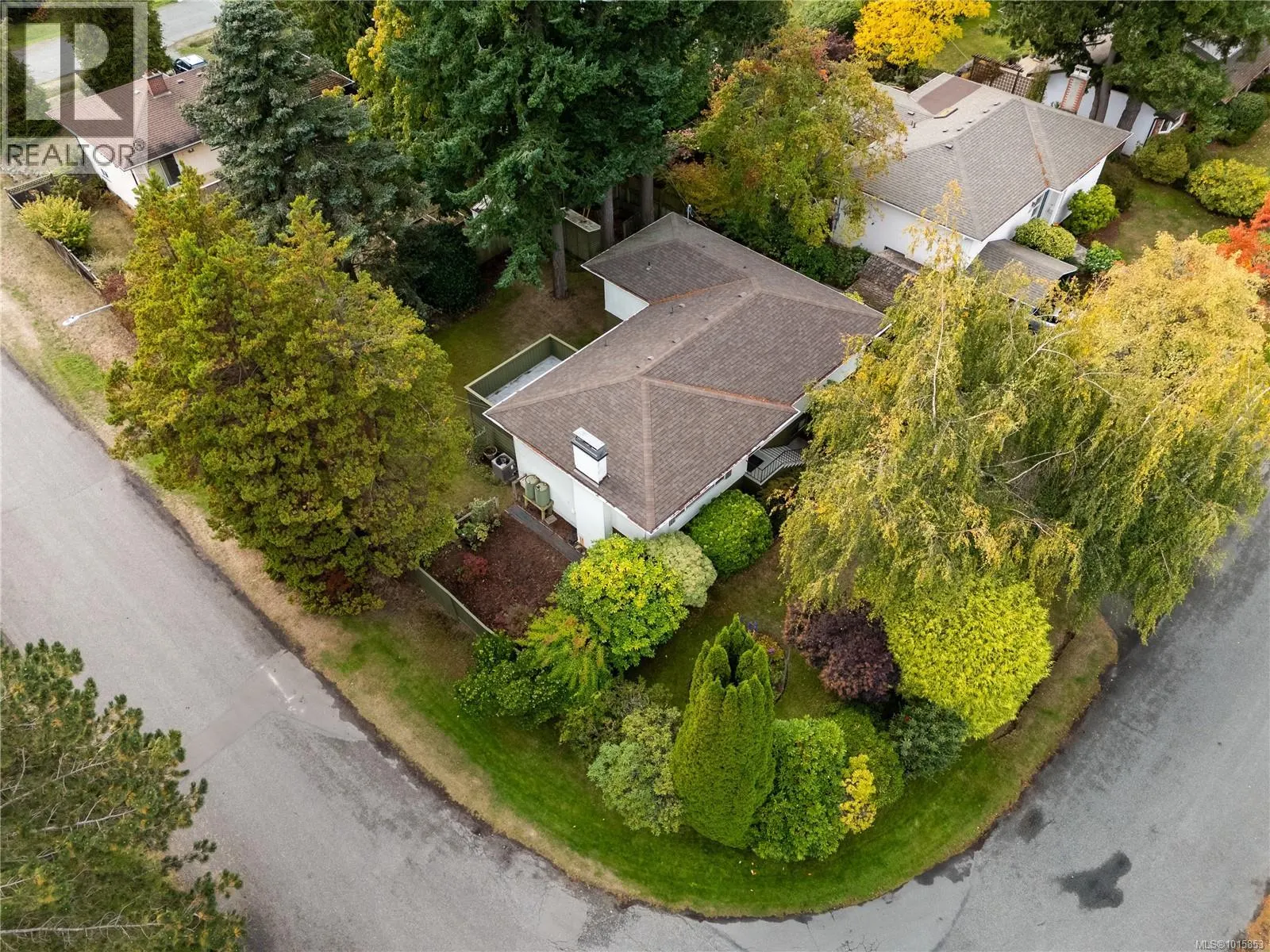 1835 Dunnett Cres