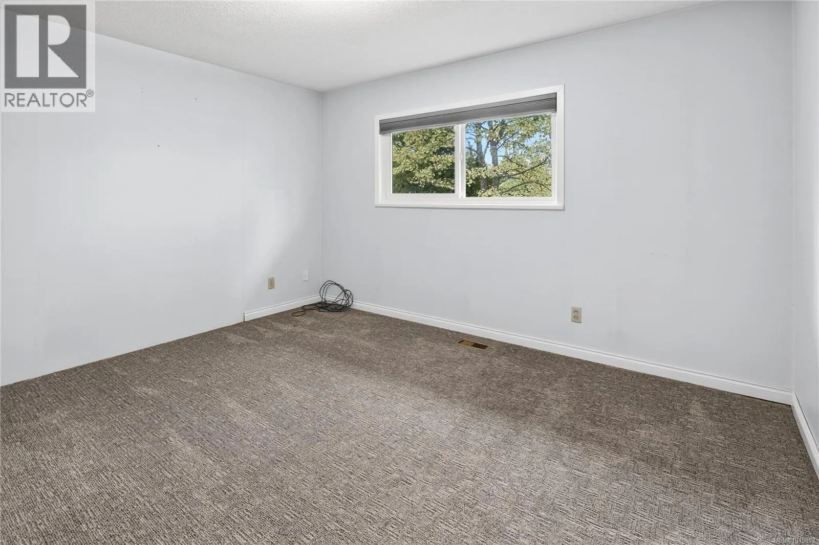 1835 Dunnett Cres