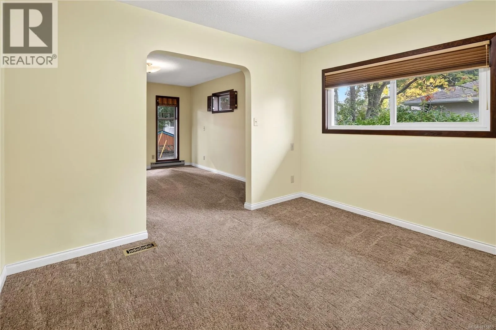1835 Dunnett Cres