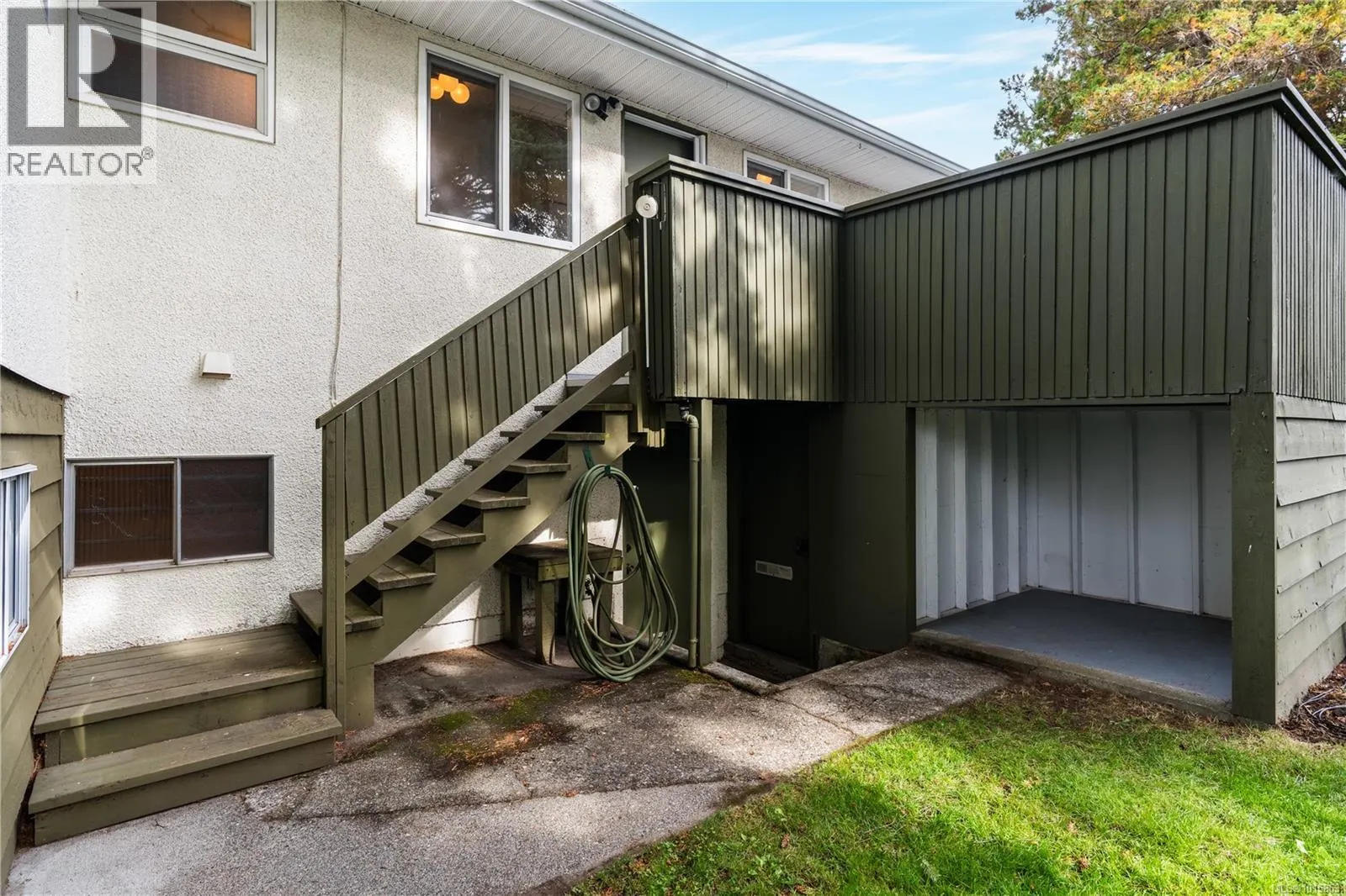 1835 Dunnett Cres