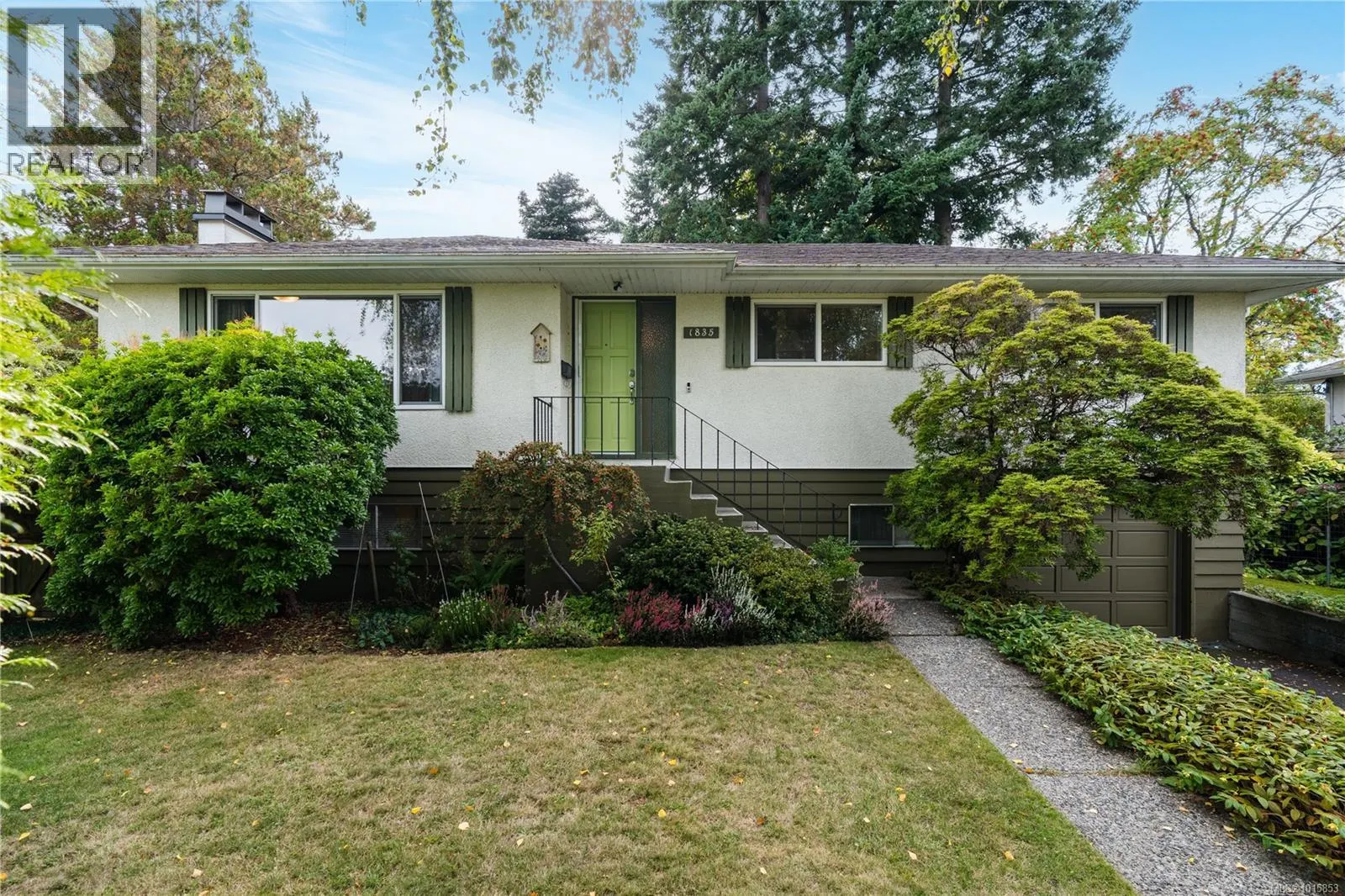 1835 Dunnett Cres