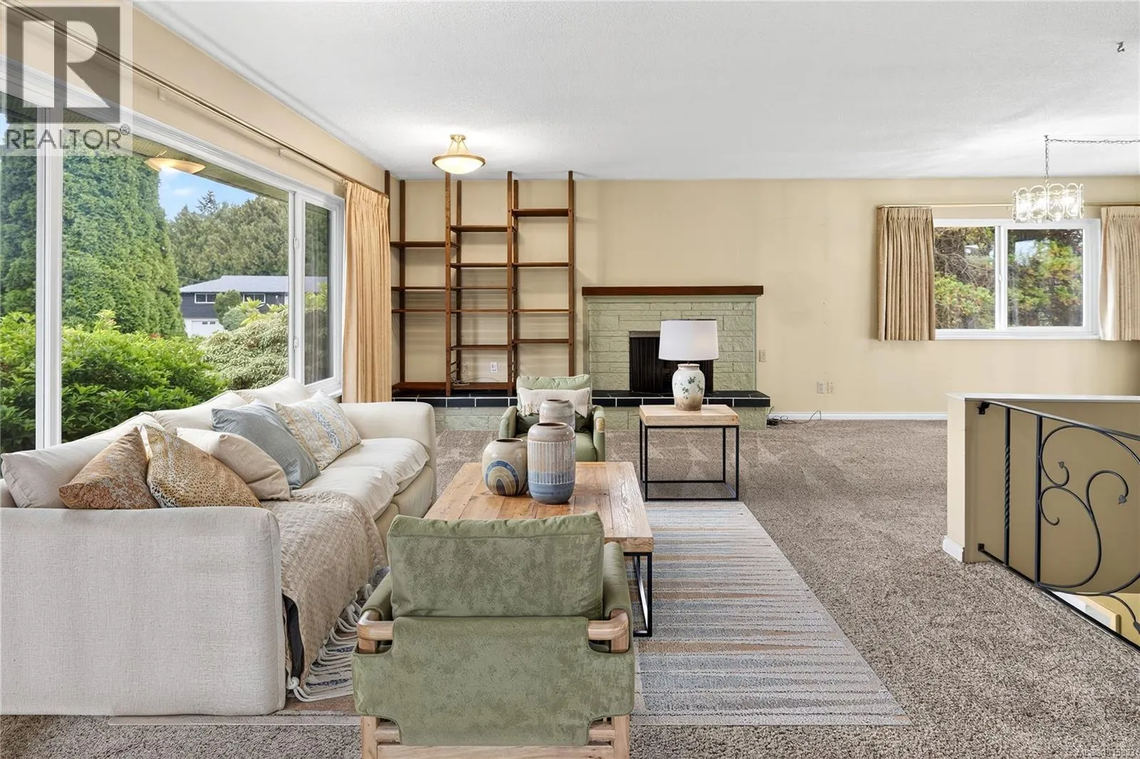 1835 Dunnett Cres