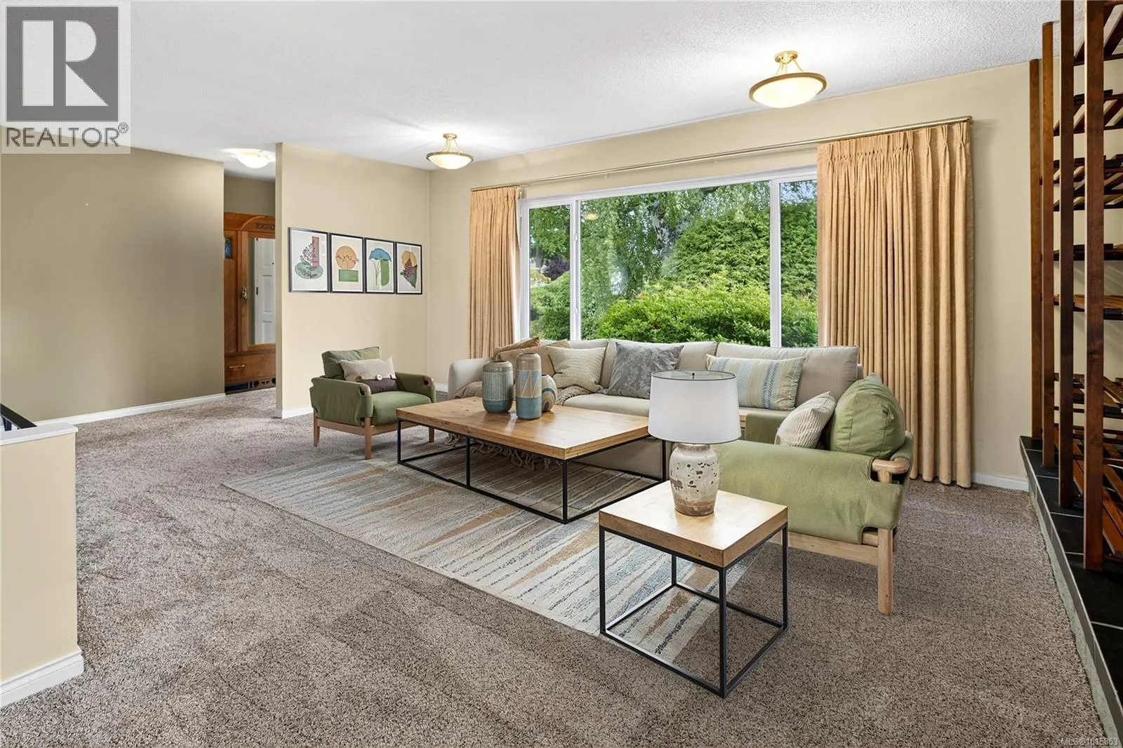 1835 Dunnett Cres