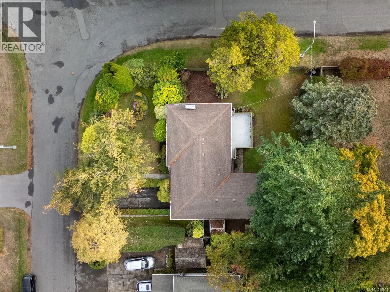 1835 Dunnett Cres