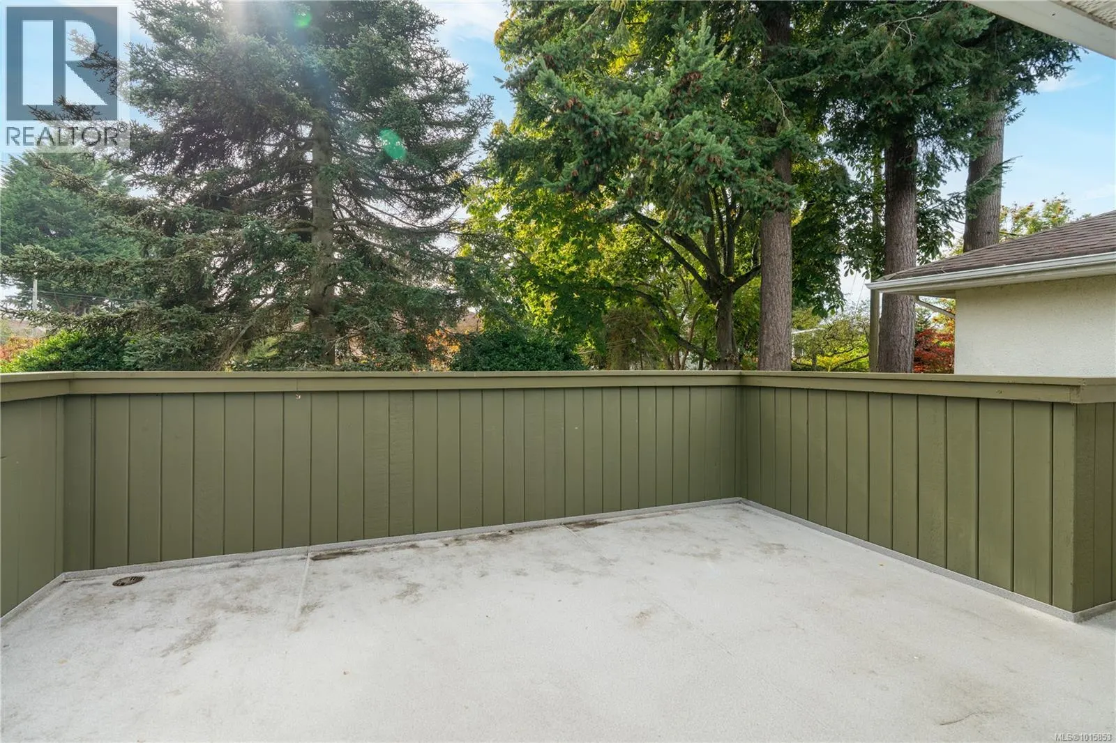 1835 Dunnett Cres