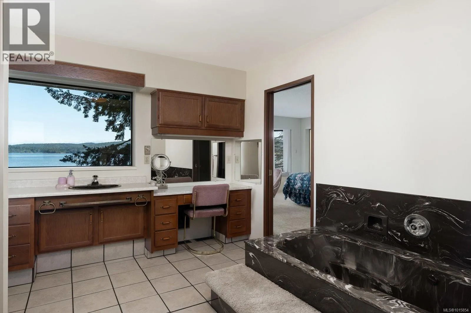 6007 Sooke Rd