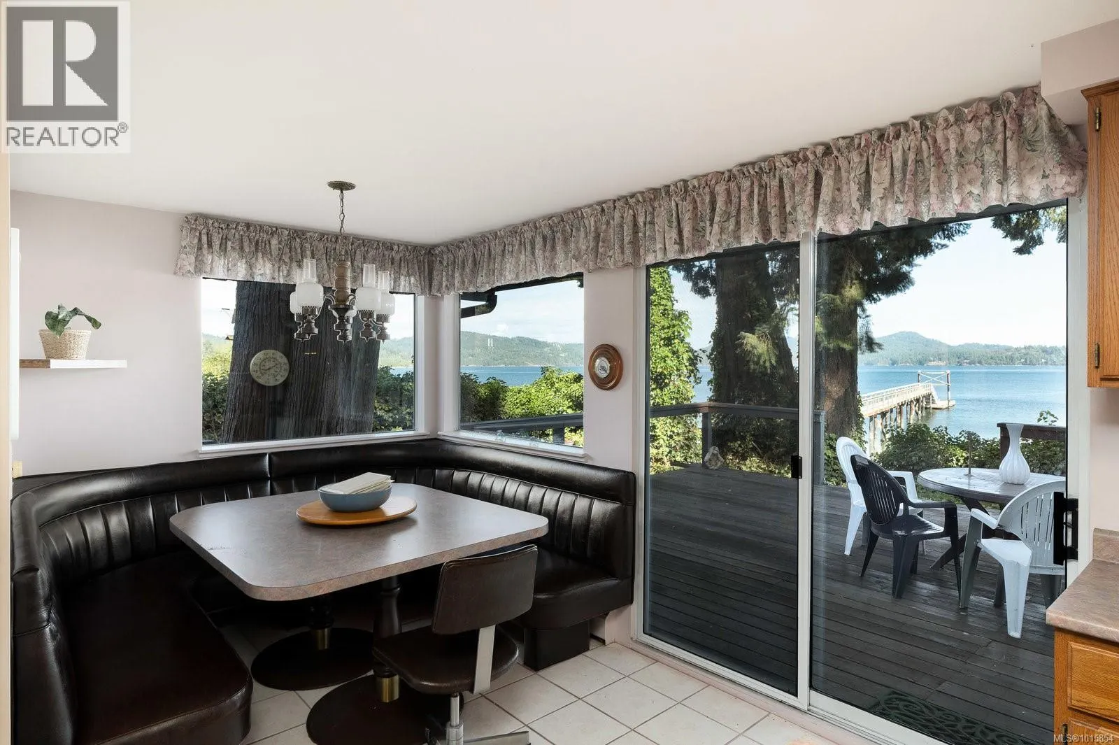 6007 Sooke Rd