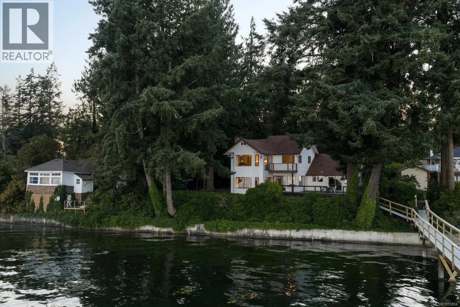 6007 Sooke Rd