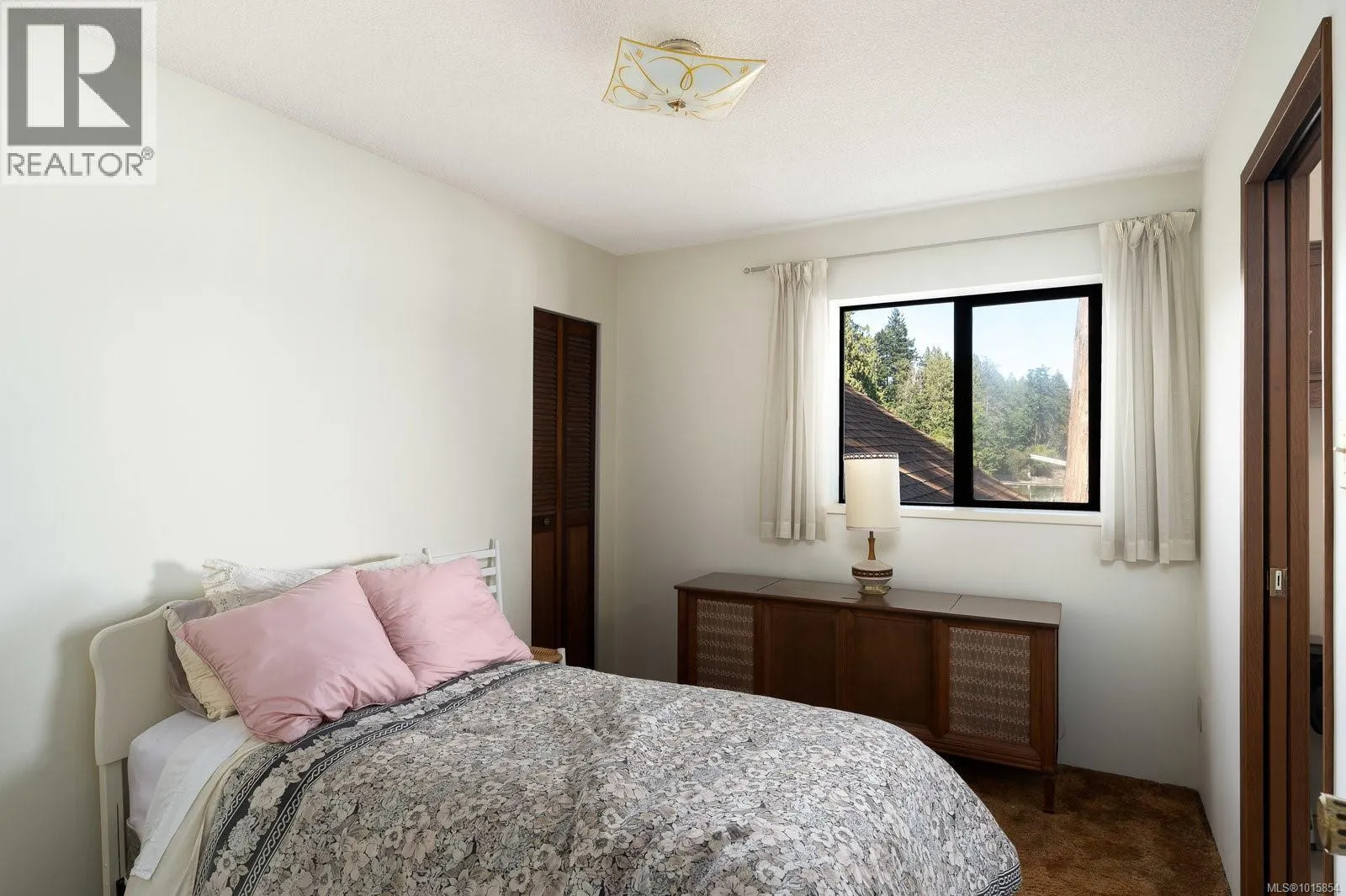 6007 Sooke Rd