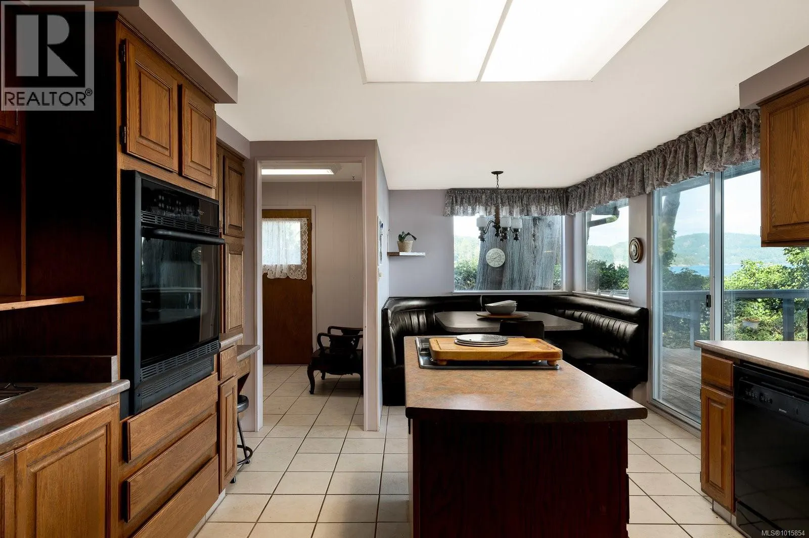 6007 Sooke Rd