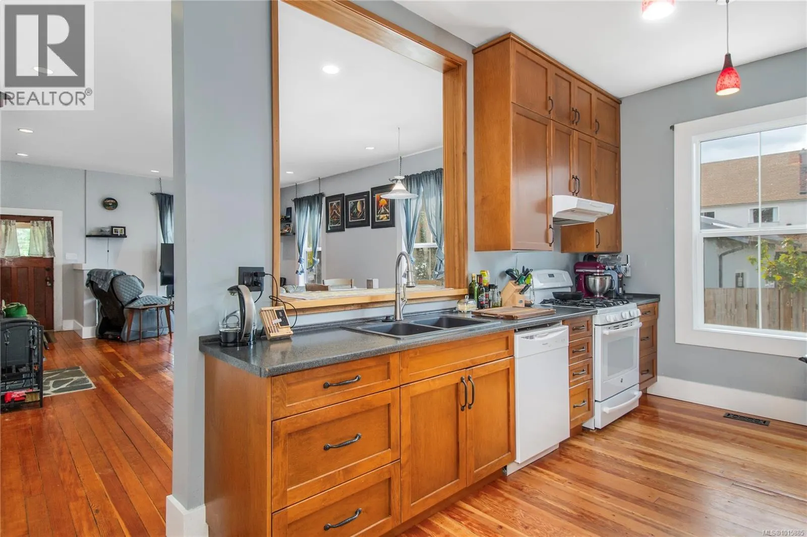 2792 Dunsmuir Ave
