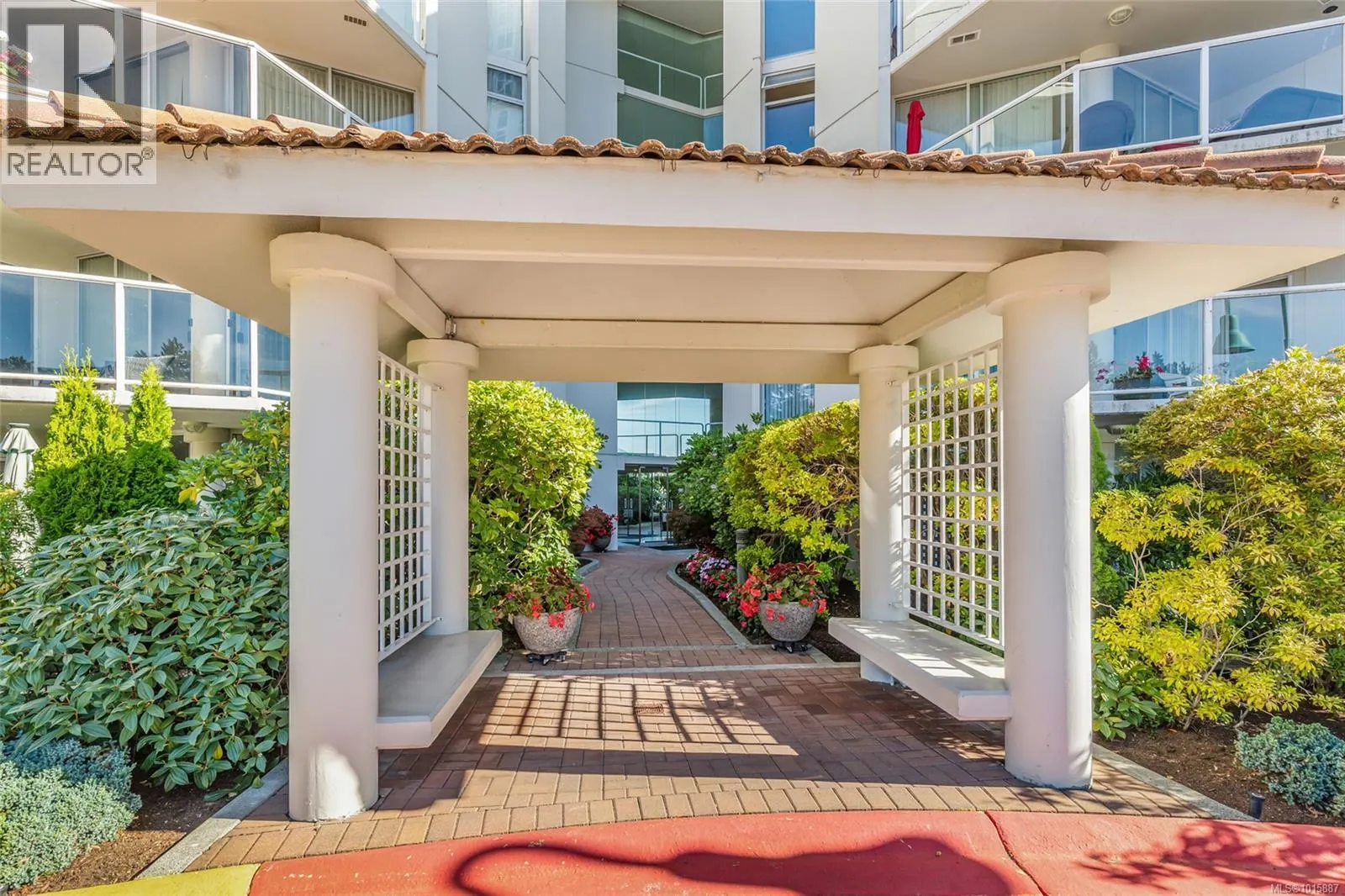 207 150 Promenade Dr