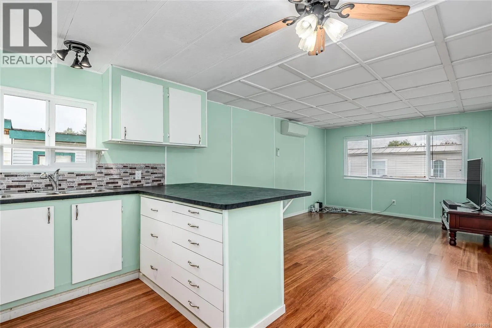 35 1180 Edgett Rd