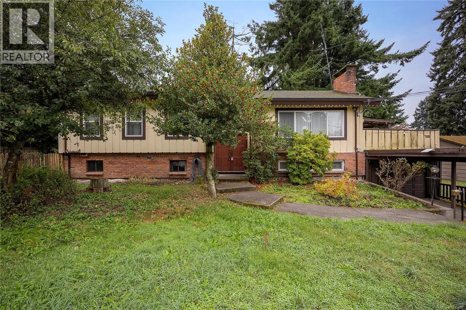 705 Heaslip Pl