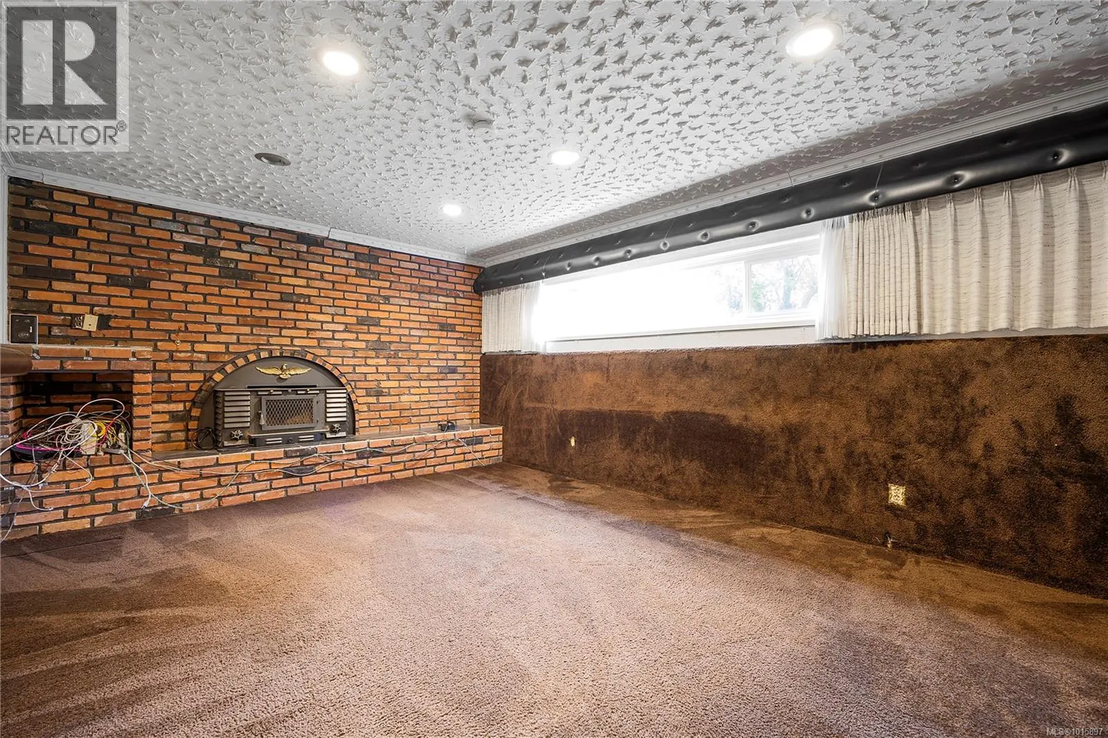 705 Heaslip Pl