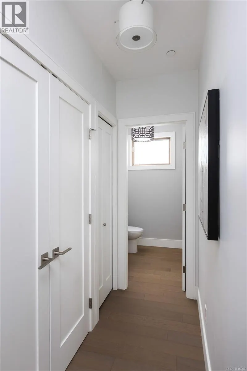 1198 Hewlett Pl