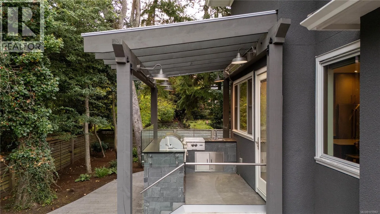 1198 Hewlett Pl